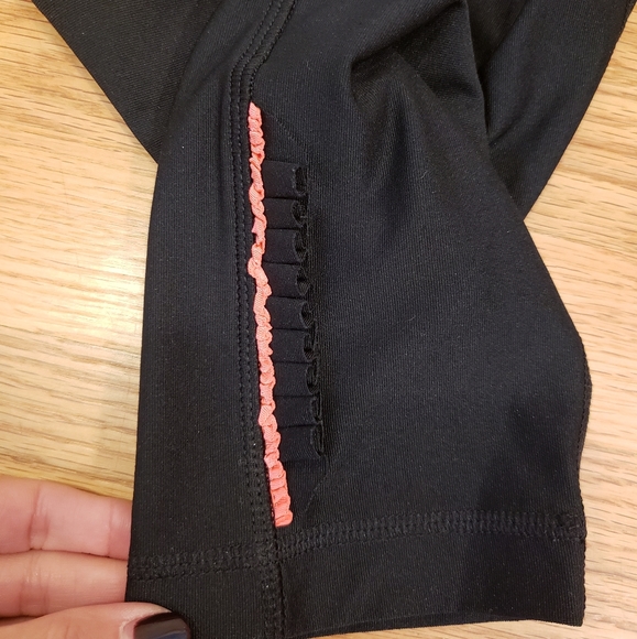 🍓 3/$20 RBX Black Ruffle Trim Cropped Leggings - Picture 7 of 9